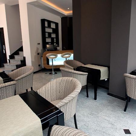 Ambiance Hotel Bukares Bagian luar foto