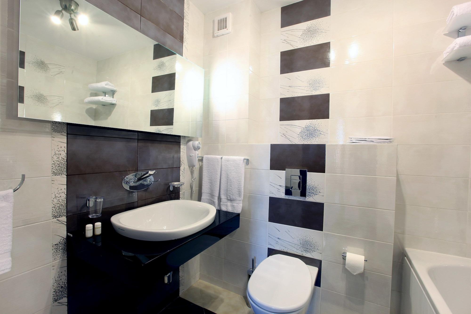 Ambiance Hotel Bukares Bagian luar foto