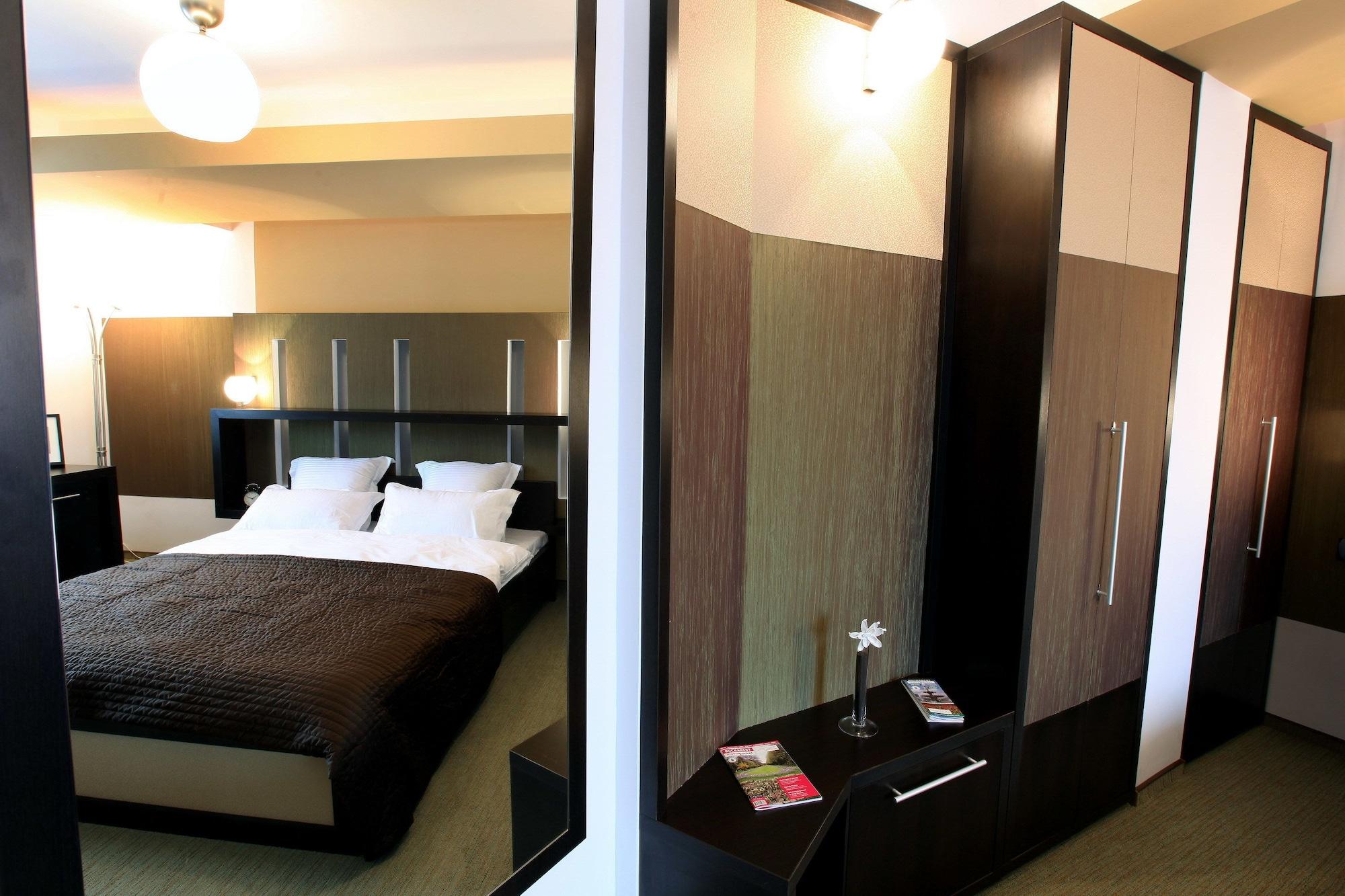 Ambiance Hotel Bukares Bagian luar foto