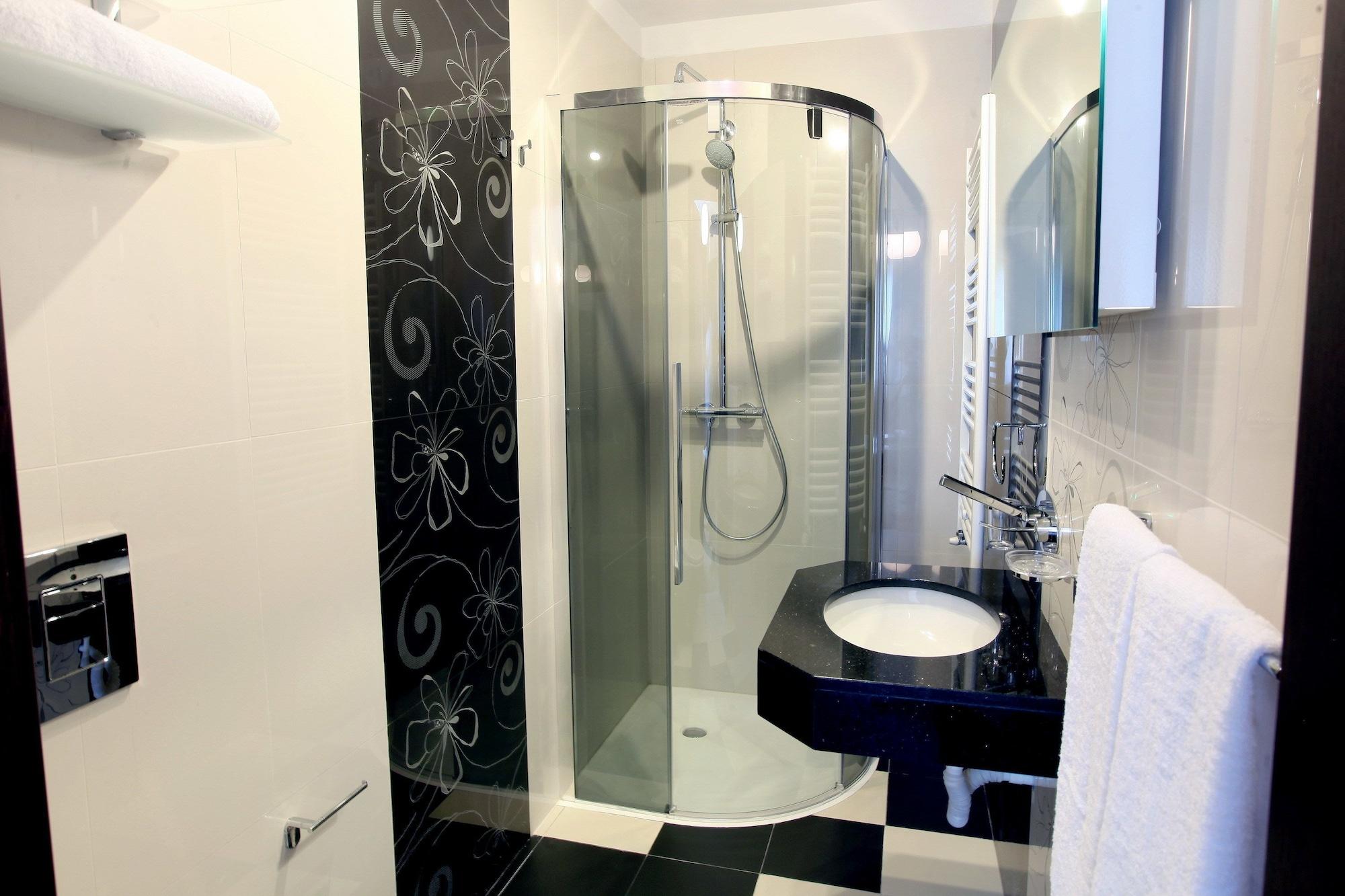 Ambiance Hotel Bukares Bagian luar foto