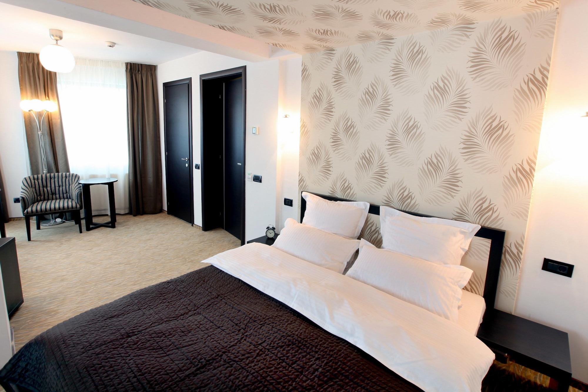 Ambiance Hotel Bukares Bagian luar foto