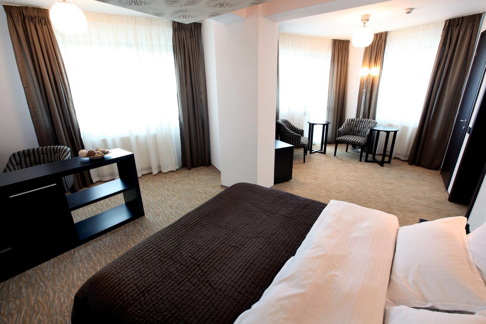 Ambiance Hotel Bukares Bagian luar foto
