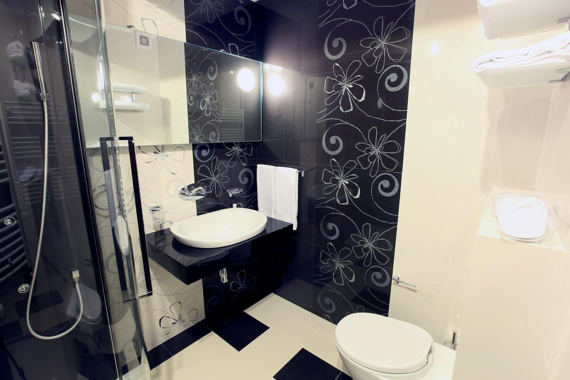 Ambiance Hotel Bukares Bagian luar foto