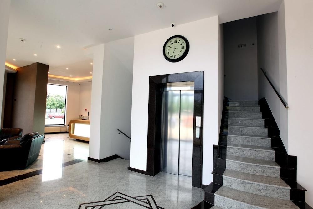 Ambiance Hotel Bukares Bagian luar foto