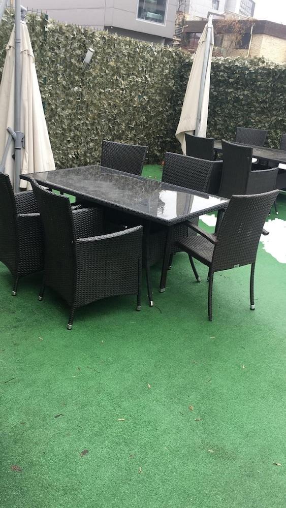 Ambiance Hotel Bukares Bagian luar foto