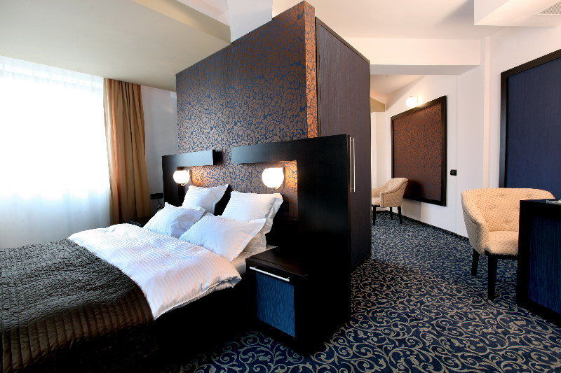 Ambiance Hotel Bukares Bagian luar foto