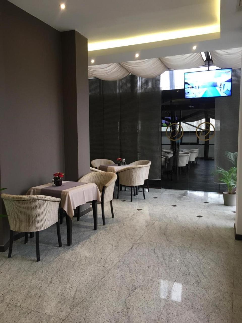 Ambiance Hotel Bukares Bagian luar foto